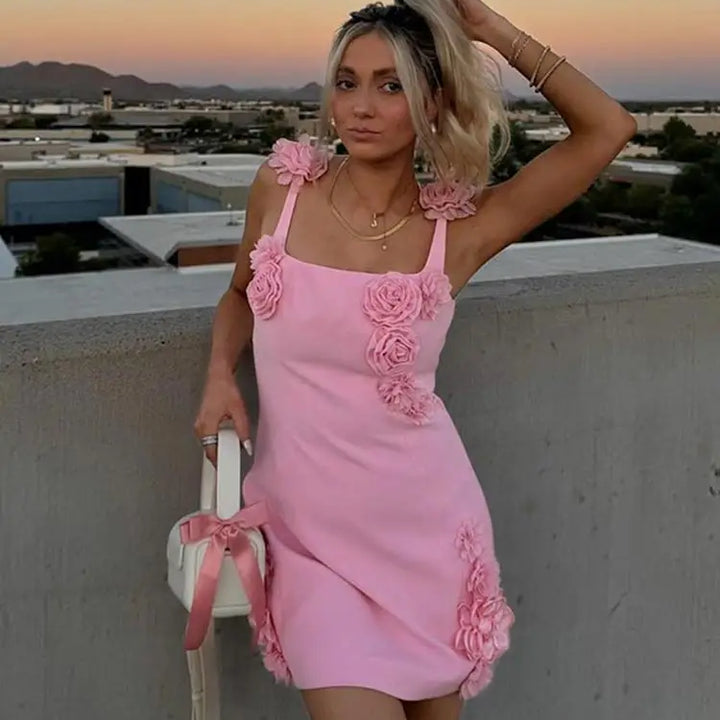 VESTIDO MINI DE FLOR COM CINTURA ALTA