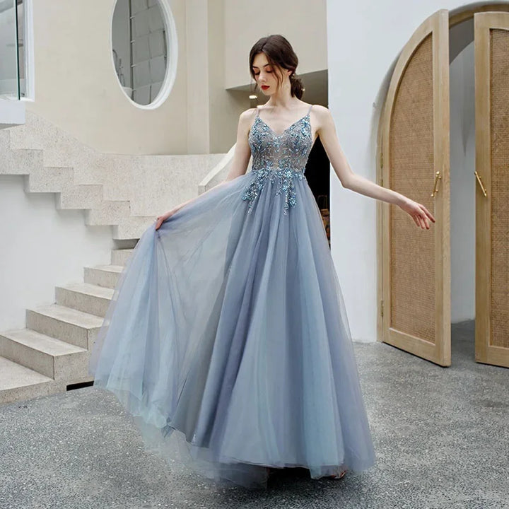 VESTIDO ELEGANTE DE TULE COM DECOTE EM V