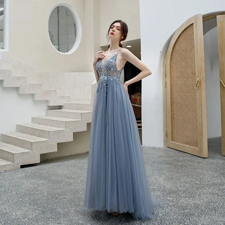 VESTIDO ELEGANTE DE TULE COM DECOTE EM V