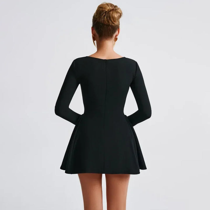 VESTIDO ELEGANTE DE LINHA A COM DECOTE QUADRADO