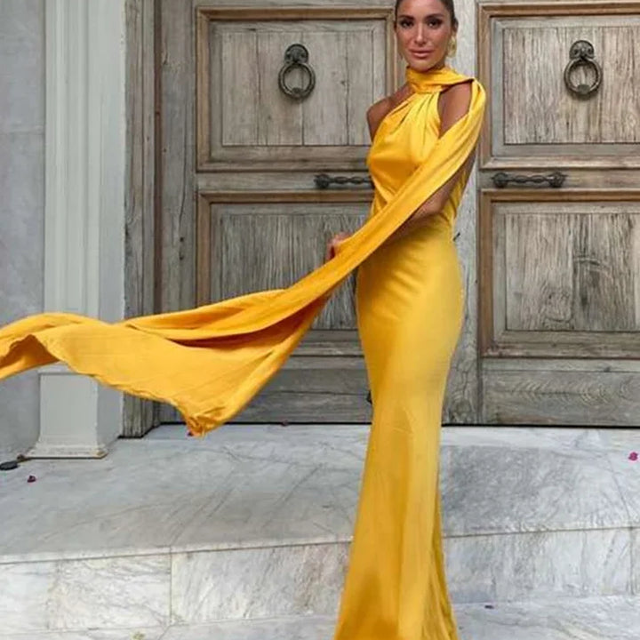 VESTIDO LONGO ELEGANTE EM CETIM,SEM MANGAS, ABERTO NAS COSTAS COM CACHECOL FINO DE AJUSTE