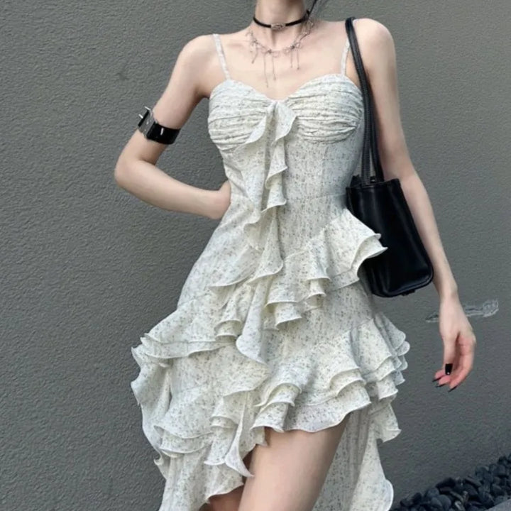 VESTIDO DE FESTA COM BABADOS IRREGULARES E COM ALÇA DE ESPAGUETE