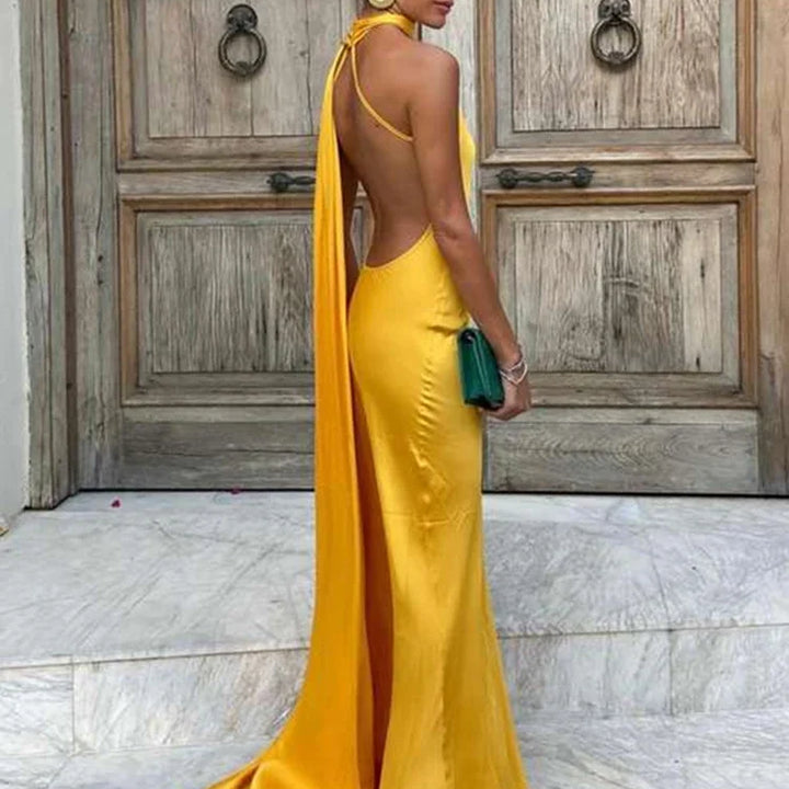 VESTIDO LONGO ELEGANTE EM CETIM,SEM MANGAS, ABERTO NAS COSTAS COM CACHECOL FINO DE AJUSTE
