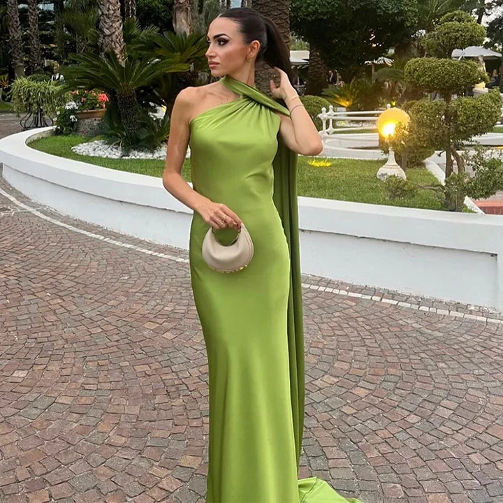 VESTIDO LONGO ELEGANTE EM CETIM,SEM MANGAS, ABERTO NAS COSTAS COM CACHECOL FINO DE AJUSTE