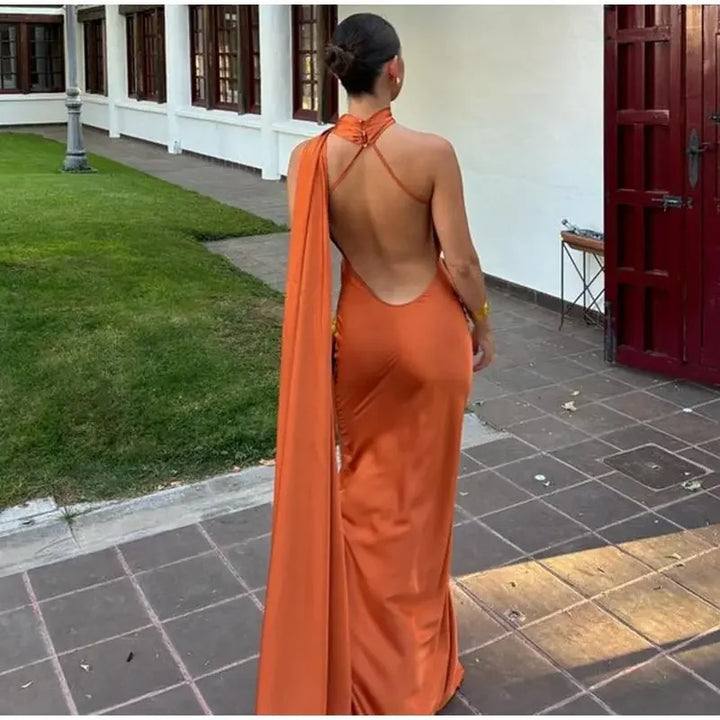 VESTIDO LONGO ELEGANTE EM CETIM,SEM MANGAS, ABERTO NAS COSTAS COM CACHECOL FINO DE AJUSTE