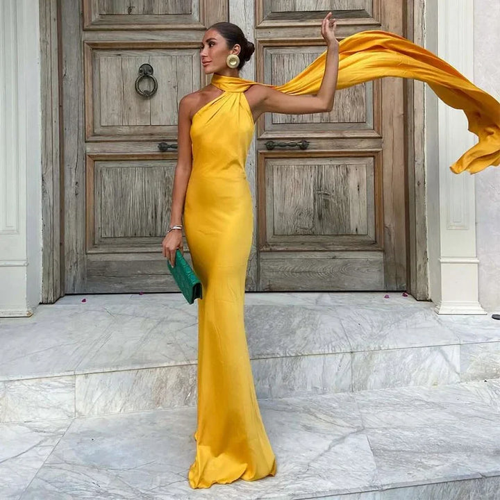 VESTIDO LONGO ELEGANTE EM CETIM,SEM MANGAS, ABERTO NAS COSTAS COM CACHECOL FINO DE AJUSTE