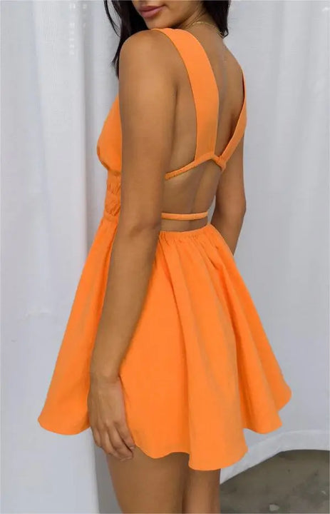 MINI VESTIDO SEXY,COM ABERTURA NAS COSTAS EM DECOTE EM V E COM ESTAMPA DE FLORES