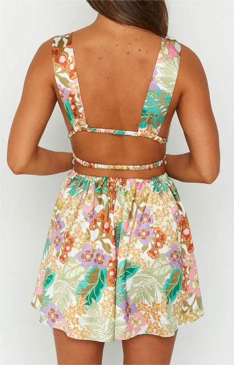 MINI VESTIDO SEXY,COM ABERTURA NAS COSTAS EM DECOTE EM V E COM ESTAMPA DE FLORES