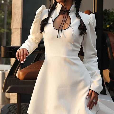 VESTIDO MINI COM MANGAS BUFANTES