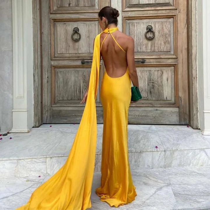 VESTIDO LONGO ELEGANTE EM CETIM,SEM MANGAS, ABERTO NAS COSTAS COM CACHECOL FINO DE AJUSTE