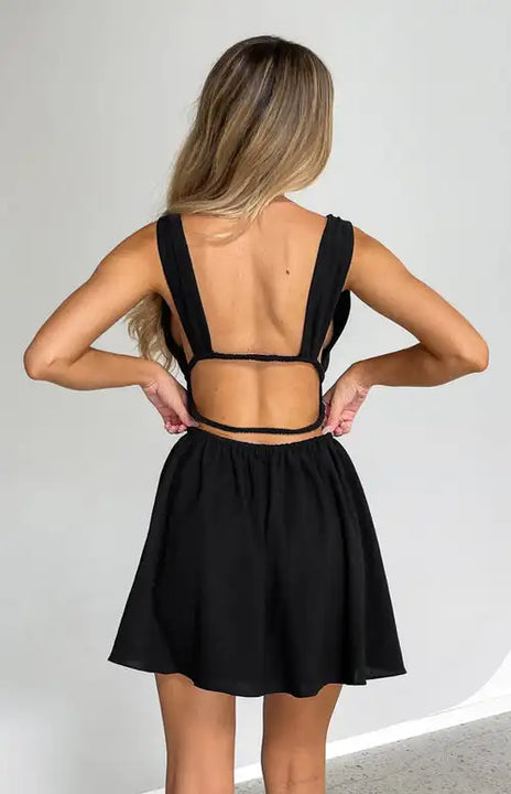 MINI VESTIDO SEXY,COM ABERTURA NAS COSTAS EM DECOTE EM V E COM ESTAMPA DE FLORES