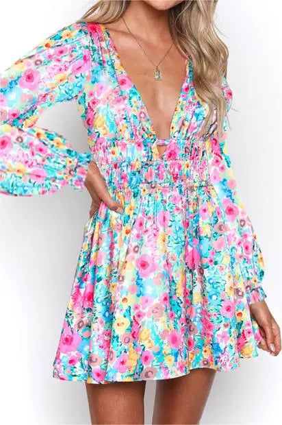 MINI VESTIDO SEXY,COM ABERTURA NAS COSTAS EM DECOTE EM V E COM ESTAMPA DE FLORES