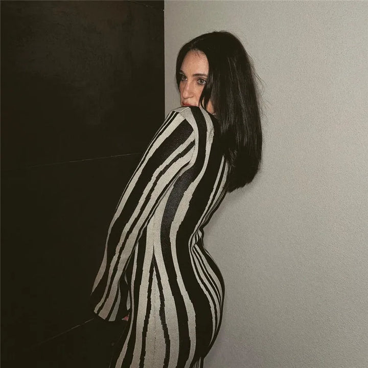 VESTIDO VINTAGE DE MALHA WAVE PRINT COM MANGA LONGA
