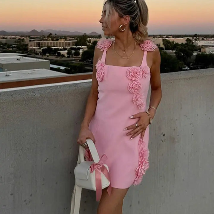 VESTIDO MINI DE FLOR COM CINTURA ALTA