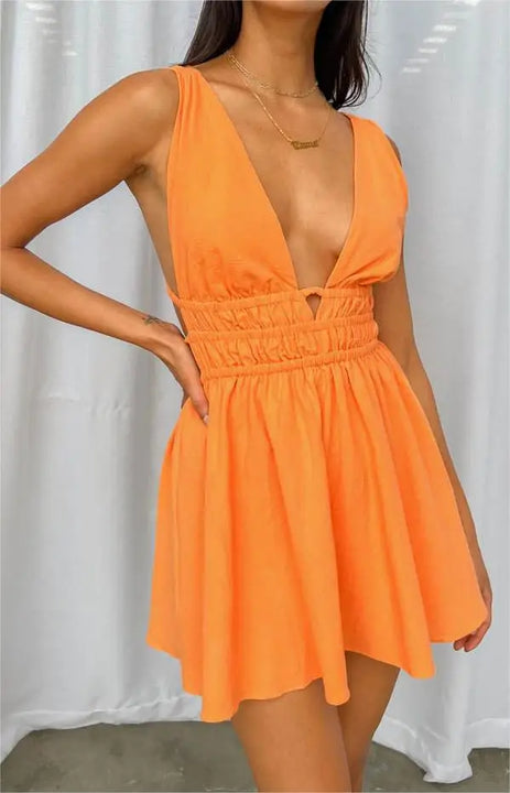 MINI VESTIDO SEXY,COM ABERTURA NAS COSTAS EM DECOTE EM V E COM ESTAMPA DE FLORES