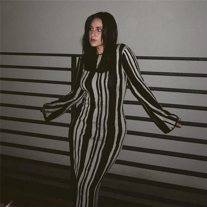 VESTIDO VINTAGE DE MALHA WAVE PRINT COM MANGA LONGA