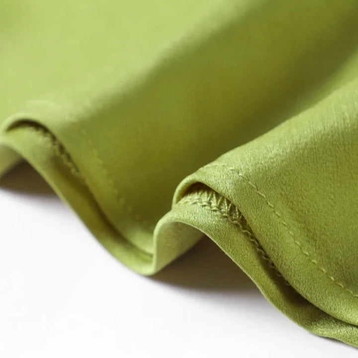 VESTIDO LONGO ELEGANTE EM CETIM,SEM MANGAS, ABERTO NAS COSTAS COM CACHECOL FINO DE AJUSTE