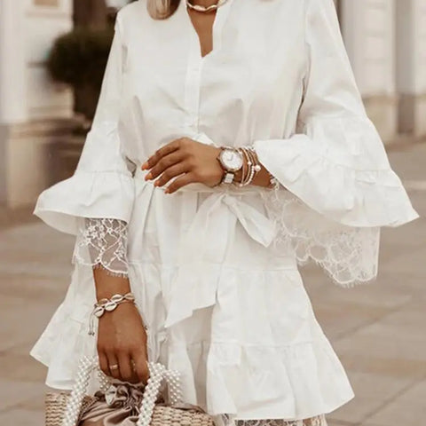 VESTIDO CURTO ELEGANTE DE RENDA COM DECOTE EM V DA CELMIA