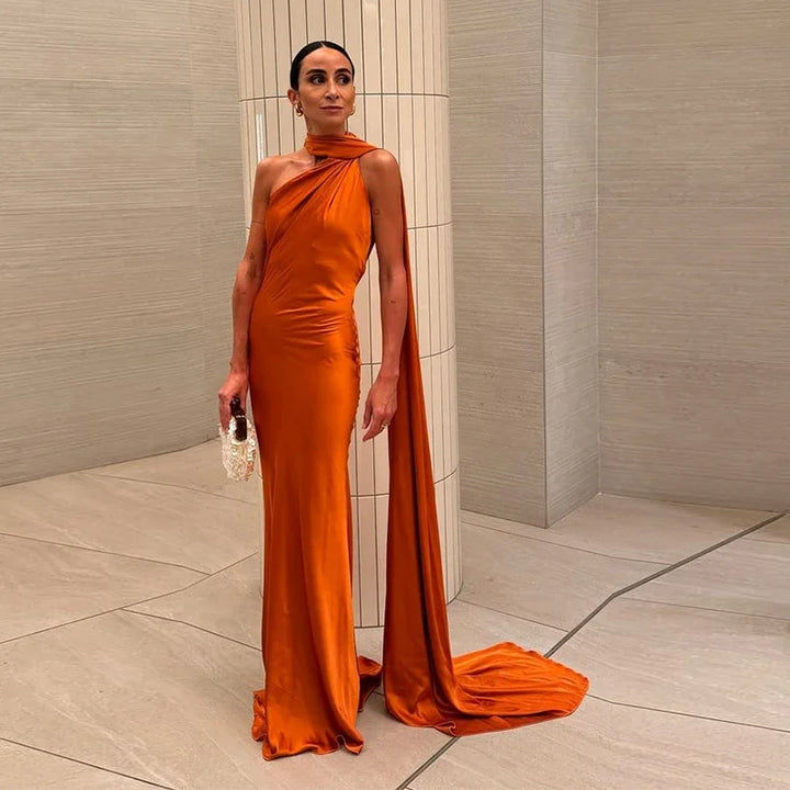 VESTIDO LONGO ELEGANTE EM CETIM,SEM MANGAS, ABERTO NAS COSTAS COM CACHECOL FINO DE AJUSTE
